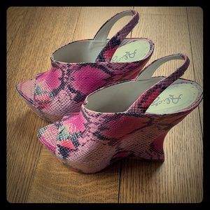 UNWORN Alice and Olivia platform wedge sandals